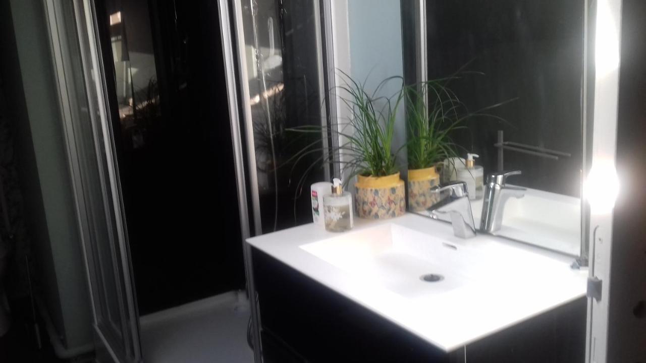 Chambre Dans Maison Privee Awoingt Bagian luar foto